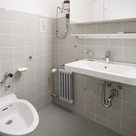 伊甸餐厅酒店 4*